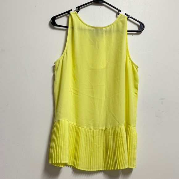 Women’s yellow sleeveless pleated blouse summer tie up blouse spring sleeveless - Picture 2 of 6